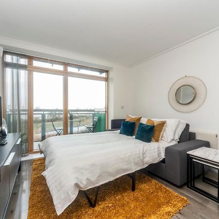 Pass The Keys Riverside Amazing Flat In London Close To The O2 Exterior photo